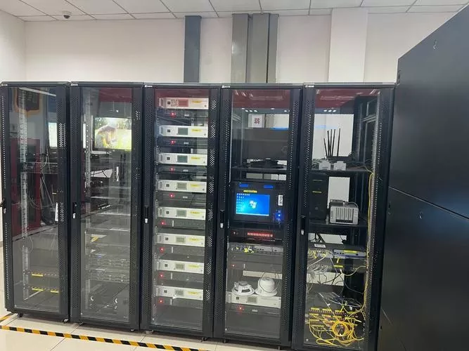 Silpnos srovės kabinetas